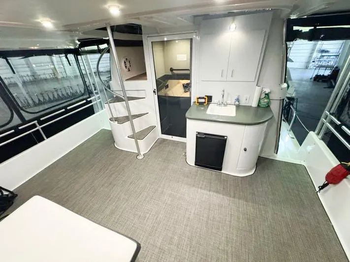 S-dan Yacht Photos Pics 1998 Mainship 47 Aft Deck looking forward