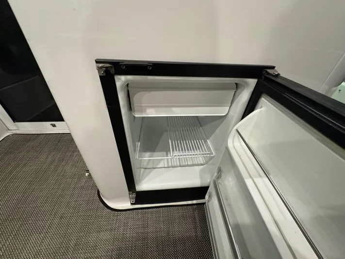 S-dan Yacht Photos Pics 1998 Mainship 47 Aft Deck Wet Bar