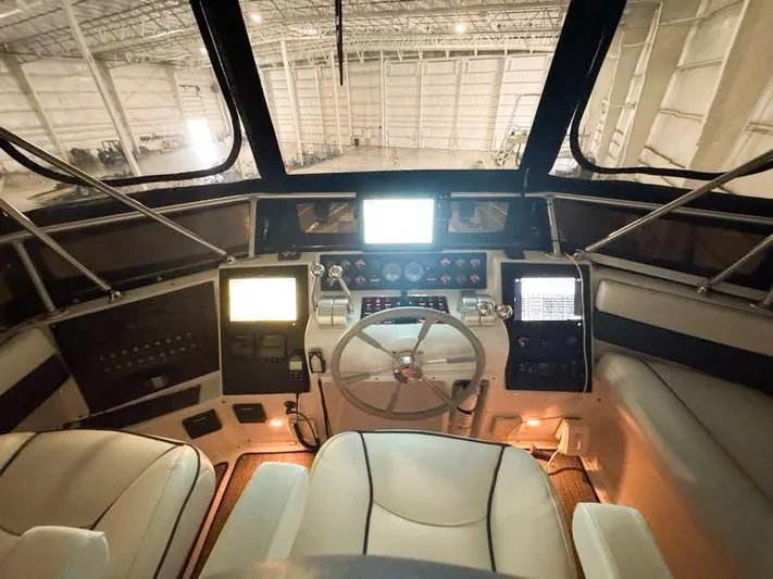 S-dan Yacht Photos Pics 1998 Mainship 47 Flybridge Helm