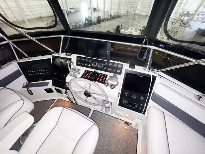 S-dan Yacht Photos Pics 1998 Mainship 47 Helm