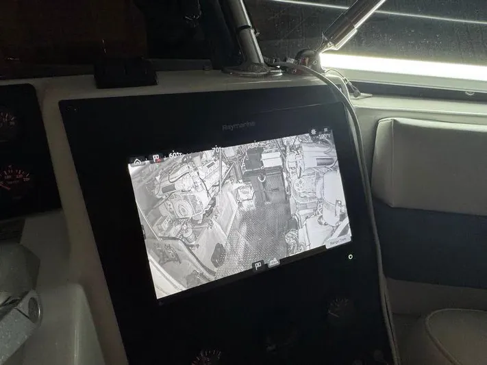 S-dan Yacht Photos Pics 1998 Mainship 47 Helm