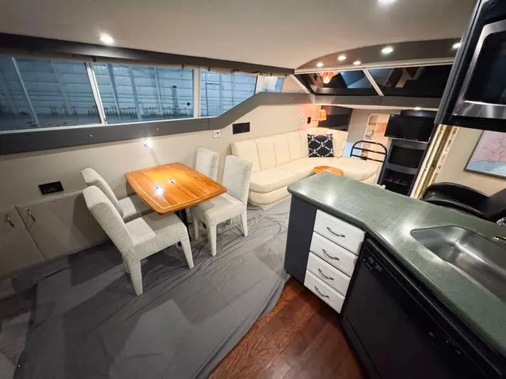 S-dan Yacht Photos Pics 1998 Mainship 47 Dinette