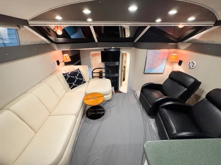 S-dan Yacht Photos Pics 1998 Mainship 47 Salon looking forward