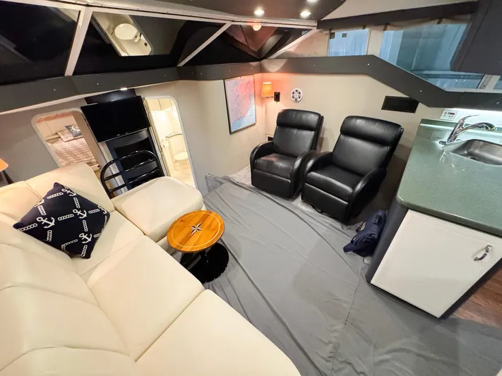 S-dan Yacht Photos Pics 1998 Mainship 47 Salon