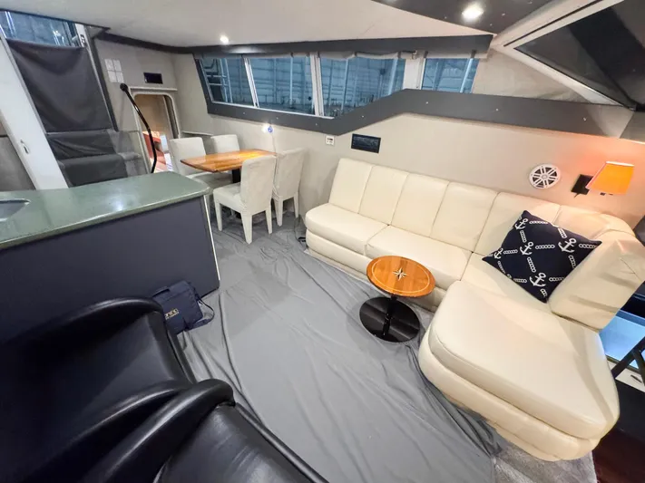 S-dan Yacht Photos Pics 1998 Mainship 47 Salon looking port