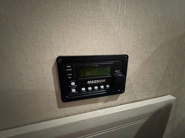 S-dan Yacht Photos Pics 1998 Mainship 47 Control Panel