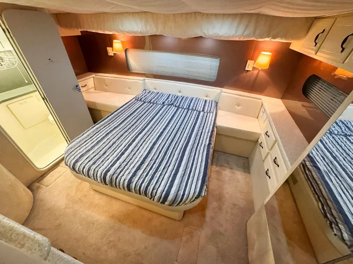 S-dan Yacht Photos Pics 1998 Mainship 47 Owner's Aft Stateroom