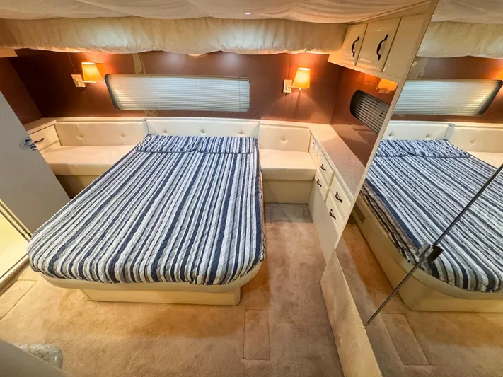 S-dan Yacht Photos Pics 1998 Mainship 47 Owner's Aft Stateroom