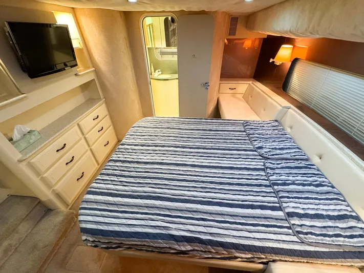 S-dan Yacht Photos Pics 1998 Mainship 47 Owner's Aft Stateroom with Ensuite