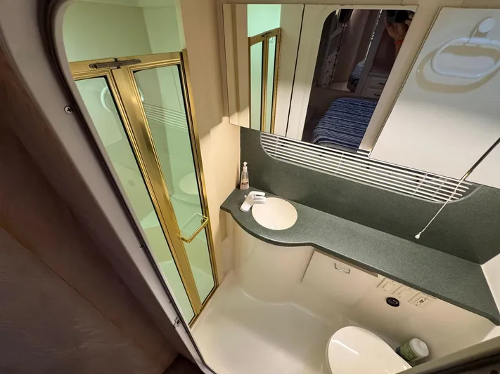 S-dan Yacht Photos Pics 1998 Mainship 47 Owner's Aft Ensuite Head