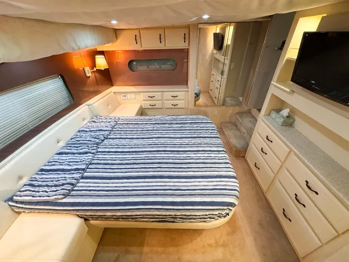 S-dan Yacht Photos Pics 1998 Mainship 47 Owner's Aft Stateroom