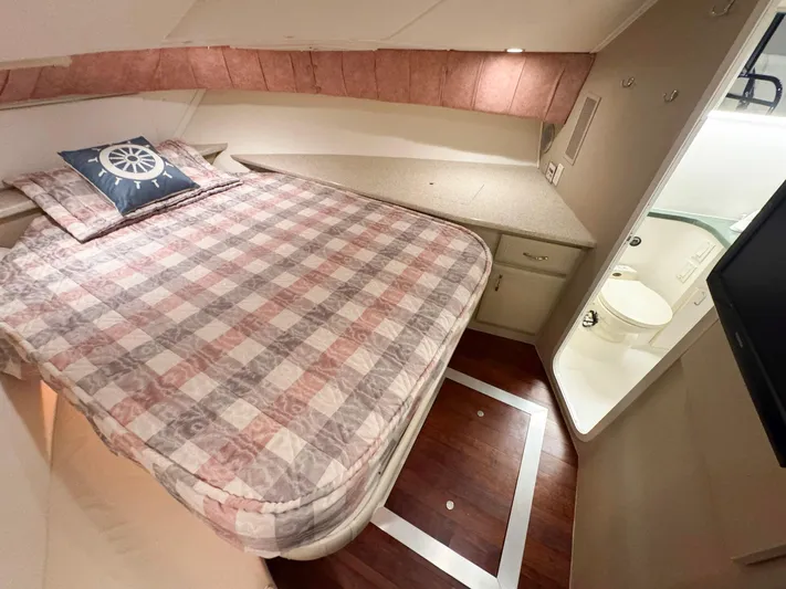 S-dan Yacht Photos Pics 1998 Mainship 47 VIP Forward