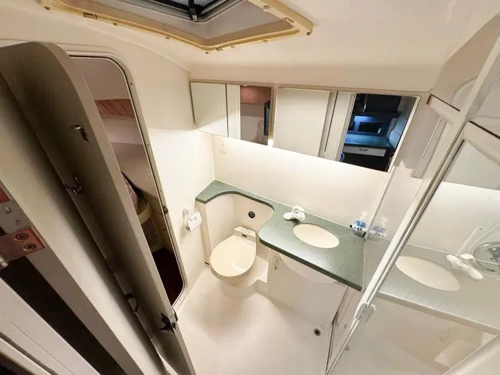 S-dan Yacht Photos Pics 1998 Mainship 47 VIP Ensuite Head