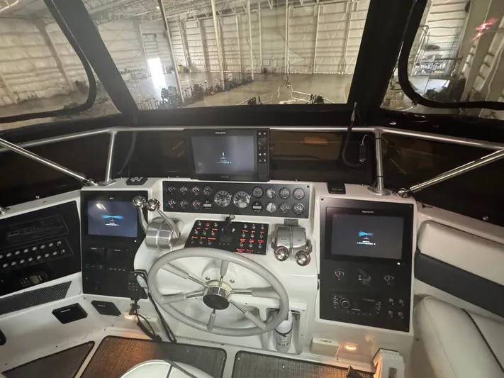 S-dan Yacht Photos Pics 1998 Mainship 47 Helm