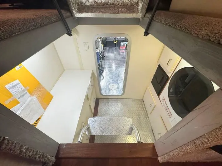 S-dan Yacht Photos Pics 1998 Mainship 47 Storage_Laundry