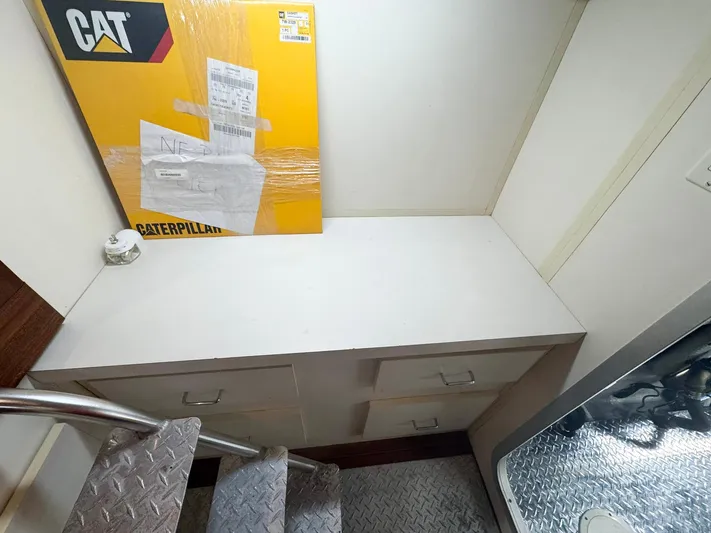 S-dan Yacht Photos Pics 1998 Mainship 47 Storage