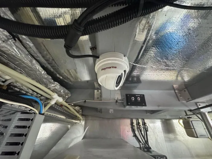 S-dan Yacht Photos Pics 1998 Mainship 47 Engine Room