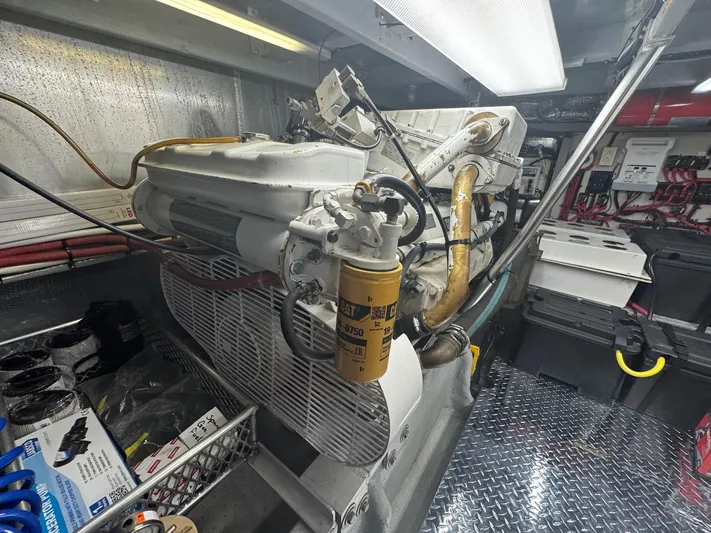 S-dan Yacht Photos Pics 1998 Mainship 47 Engine Room