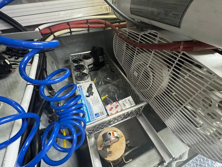 S-dan Yacht Photos Pics 1998 Mainship 47 Engine Room