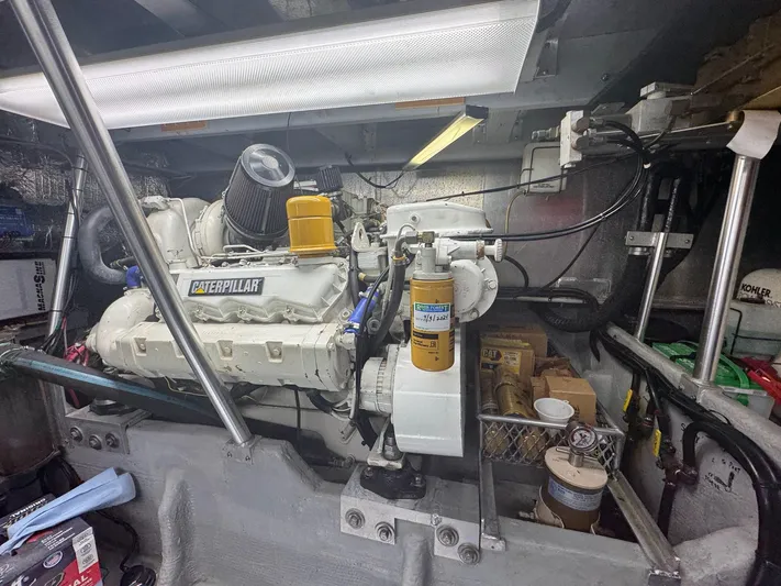 S-dan Yacht Photos Pics 1998 Mainship 47 Engine Room