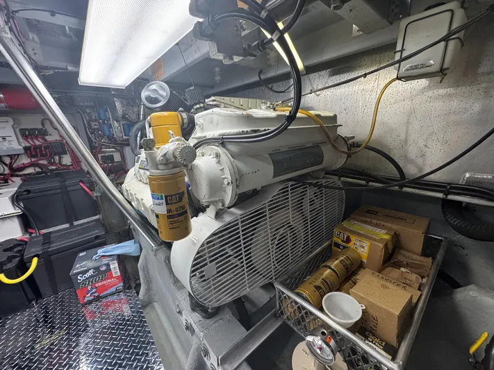 S-dan Yacht Photos Pics 1998 Mainship 47 Engine Room