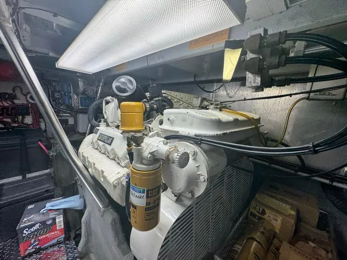 S-dan Yacht Photos Pics 1998 Mainship 47 Engine Room