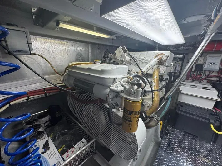 S-dan Yacht Photos Pics 1998 Mainship 47 Engine Room