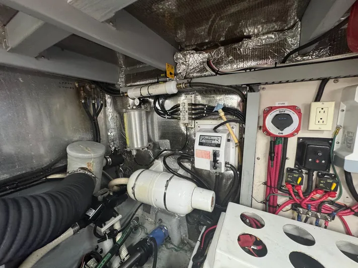 S-dan Yacht Photos Pics 1998 Mainship 47 Engine Room