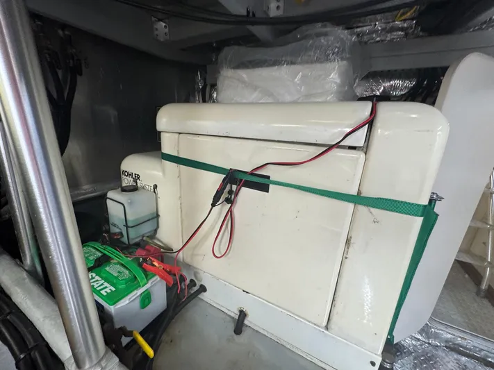 S-dan Yacht Photos Pics 1998 Mainship 47 Engine Room