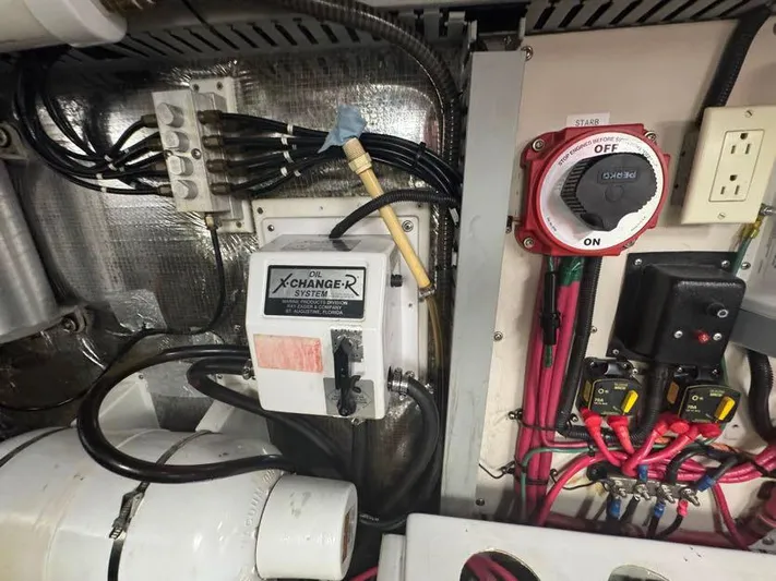 S-dan Yacht Photos Pics 1998 Mainship 47 Engine Room