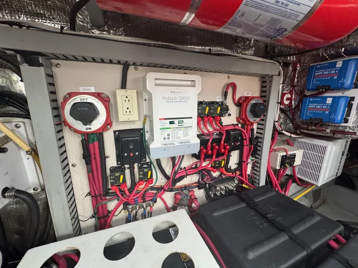 S-dan Yacht Photos Pics 1998 Mainship 47 Engine Room