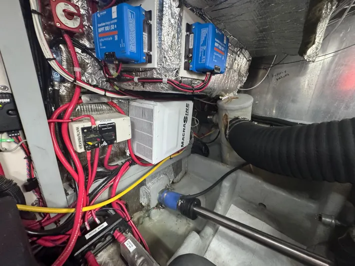 S-dan Yacht Photos Pics 1998 Mainship 47 Engine Room