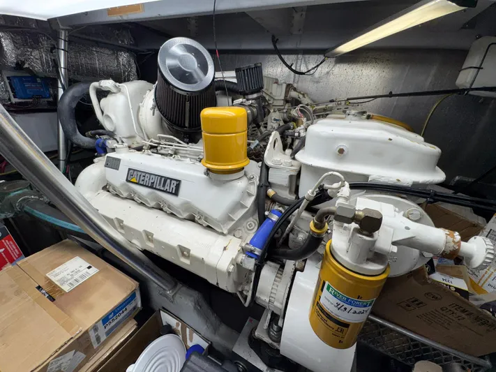 S-dan Yacht Photos Pics 1998 Mainship 47 Engine Room