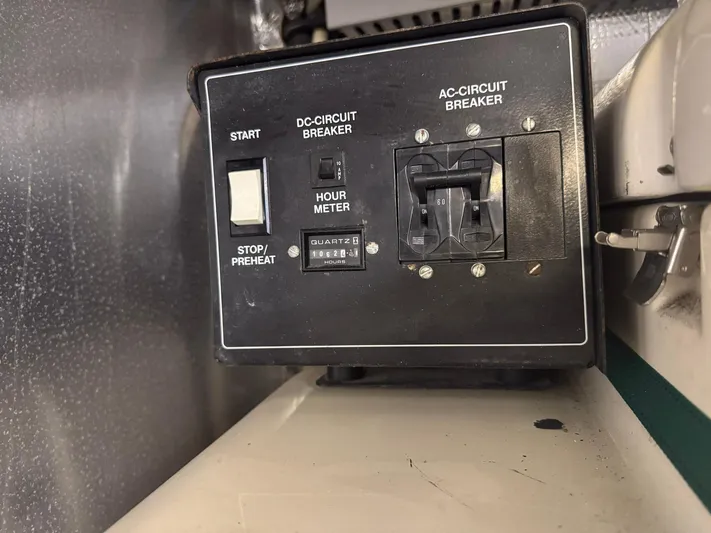 S-dan Yacht Photos Pics 1998 Mainship 47 Engine Room