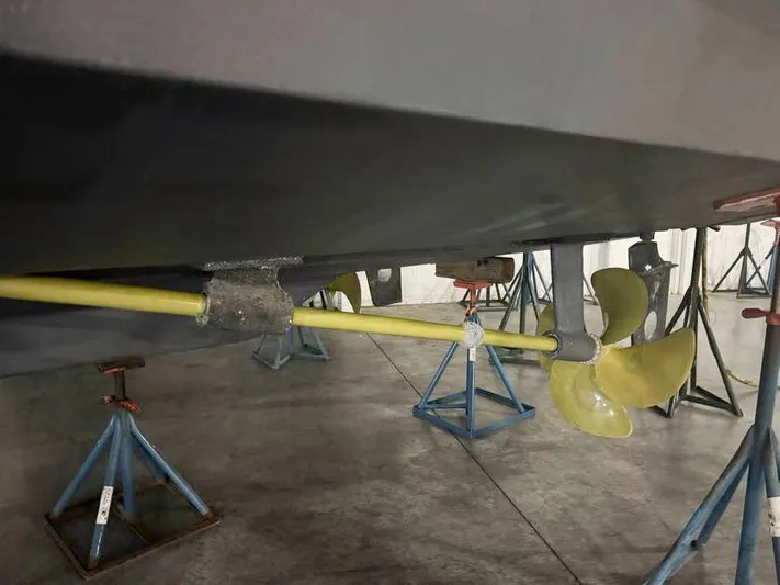 S-dan Yacht Photos Pics 1998 Mainship 47 Props