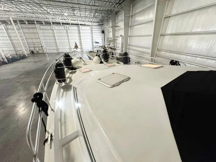 S-dan Yacht Photos Pics 1998 Mainship 47 Bow