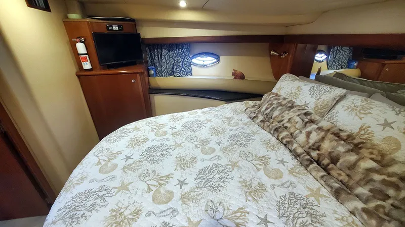 Loon A Sea Yacht Photos Pics Guest Stateroom Port