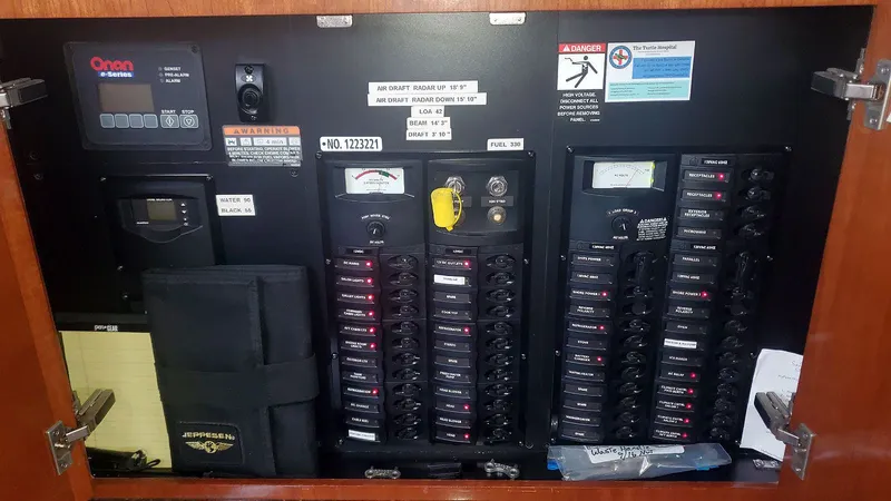 Loon A Sea Yacht Photos Pics Electrical Panel