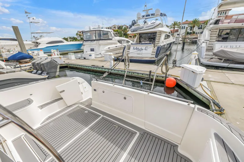  Yacht Photos Pics 2007 Meridian 459 Motoryacht docked at marina with other luxury boats.