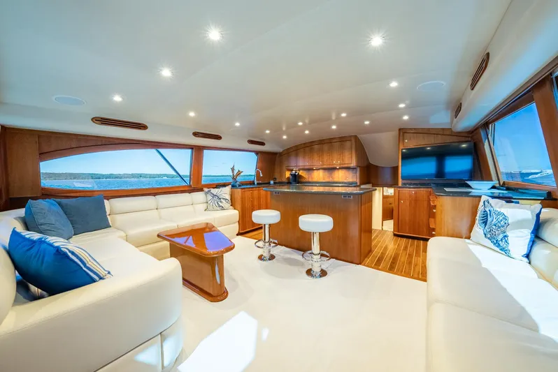 Lisa K Yacht Photos Pics Billy Holton 64 Lisa K - Salon