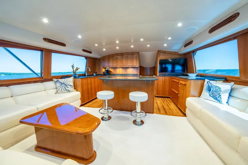 Lisa K Yacht Photos Pics Billy Holton 64 Lisa K - Salon