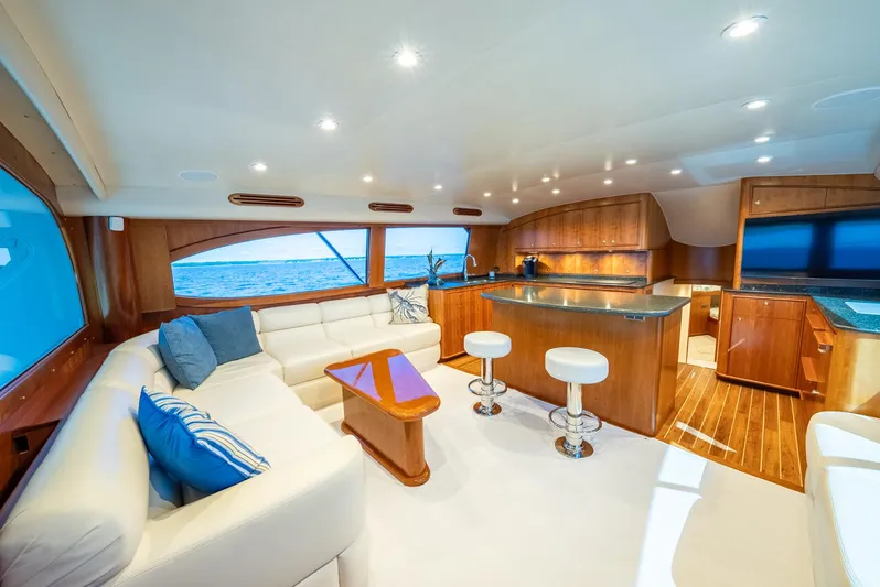 Lisa K Yacht Photos Pics Billy Holton 64 Lisa K - Salon