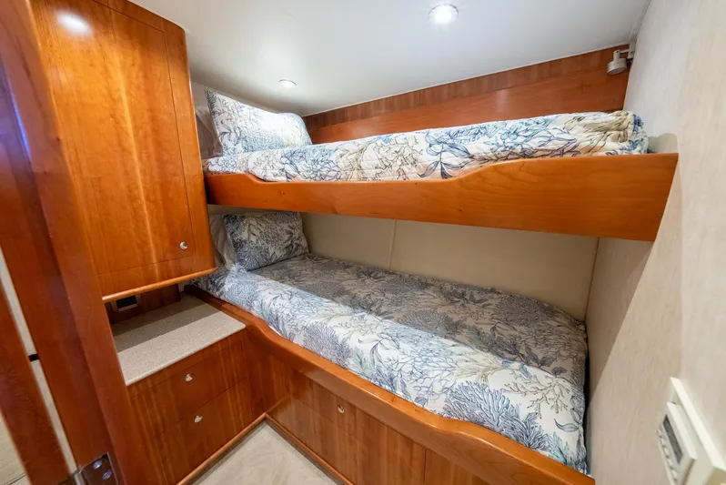 Lisa K Yacht Photos Pics Billy Holton 64 Lisa K - Guest Stateroom