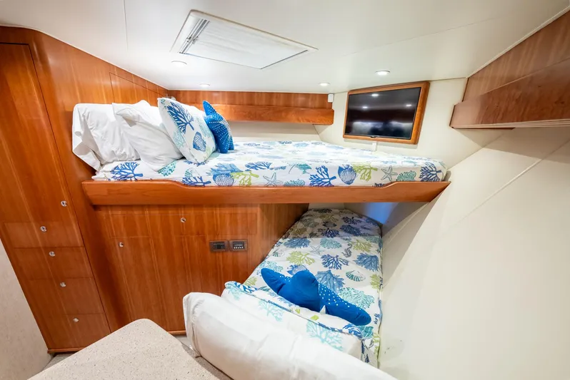 Lisa K Yacht Photos Pics Billy Holton 64 Lisa K - Guest Stateroom