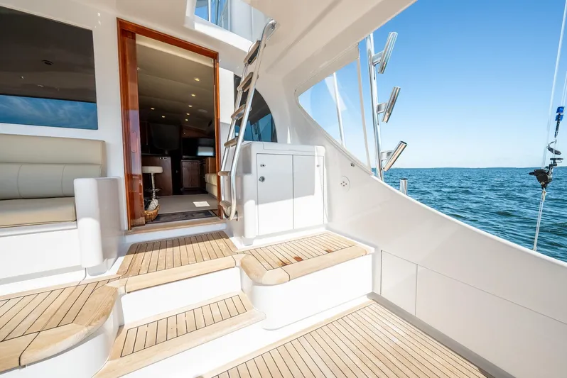 Lisa K Yacht Photos Pics Billy Holton 64 Lisa K - Cockpit