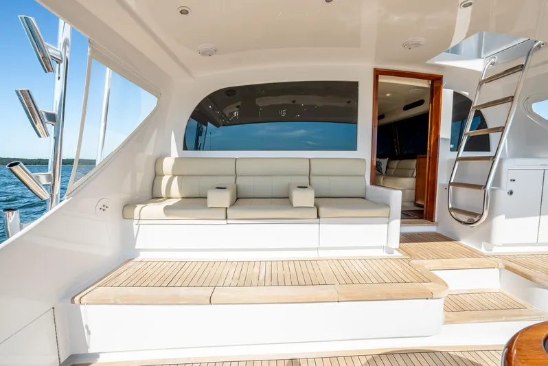 Lisa K Yacht Photos Pics Billy Holton 64 Lisa K - Cockpit