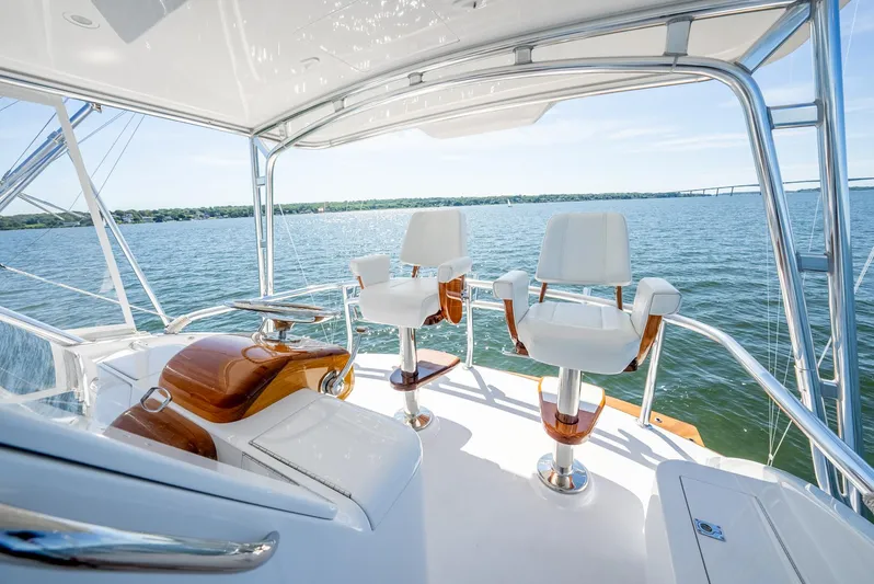 Lisa K Yacht Photos Pics Billy Holton 64 Lisa K - Helm