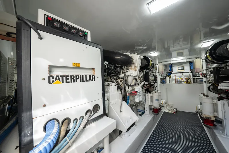 Lisa K Yacht Photos Pics Billy Holton 64 Lisa K - Engine Room