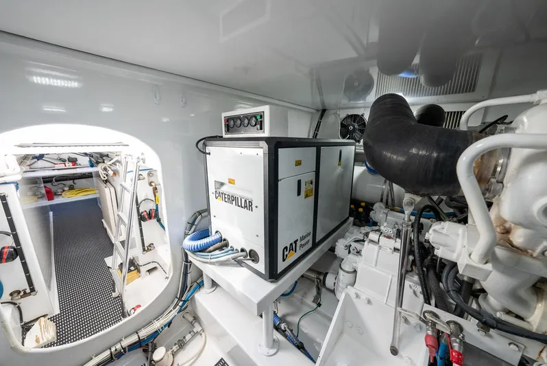 Lisa K Yacht Photos Pics Billy Holton 64 Lisa K - Engine Room