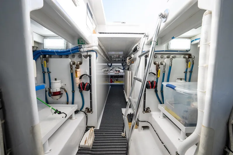 Lisa K Yacht Photos Pics Billy Holton 64 Lisa K - Engine Room